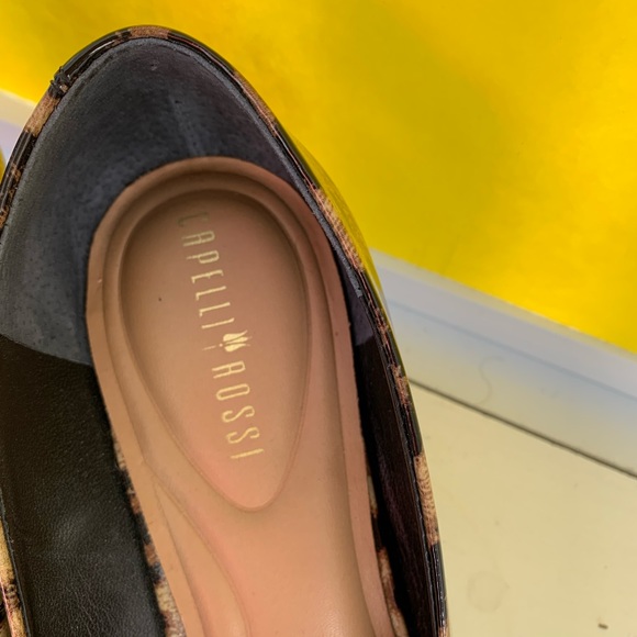 Capelli Rossi leopard print leather low heel closed toe shoe. - Picture 5 of 6